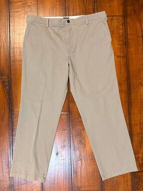 Dockers Men's Chinos in Light Khaki